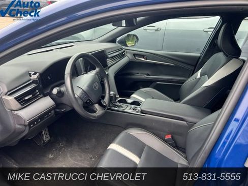 Used 2025 Toyota Camry SE FWD image 6
