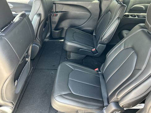 New 2026 Chrysler Pacifica Select FWD image 16