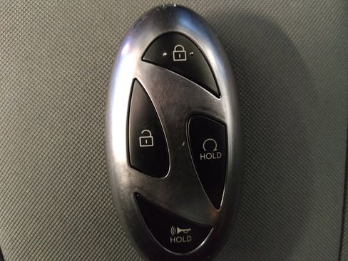 Used 2025 Hyundai Elantra Sport FWD image 32