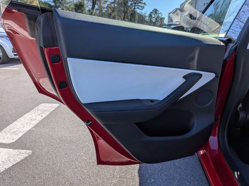 Used 2020 Tesla Model Y Long Range image 26