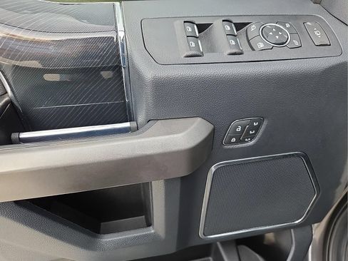 Used 2022 Ford F250 Platinum w/ FX4 Off-Road Package AWD/4WD image 13
