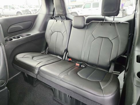 New 2026 Chrysler Pacifica Select w/ S Appearance Package image 13