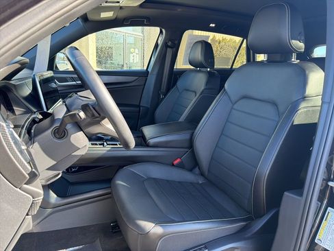 Used 2025 Volkswagen Atlas Cross Sport SEL R-Line AWD/4WD image 12