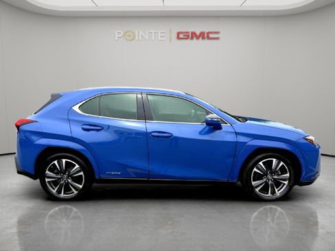 Used 2022 Lexus UX 250h w/ Premium Package image 8