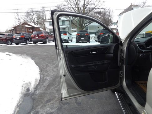 Used 2015 Chevrolet Traverse LT w/ Style and Technology Package AWD/4WD image 18