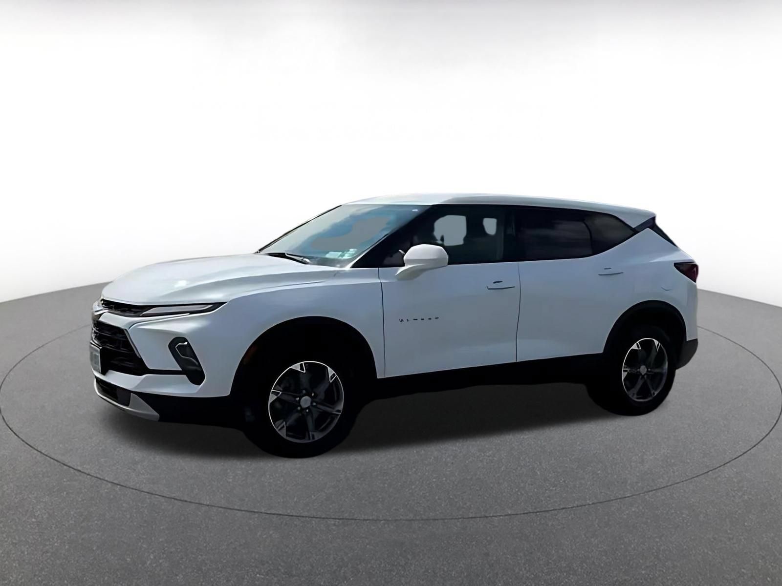 Used 2025 Chevrolet Blazer LT FWD image 6
