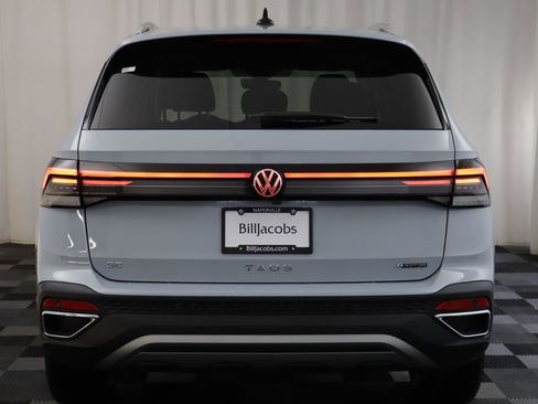 New 2026 Volkswagen Taos SE image 14