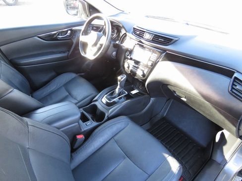 Used 2018 Nissan Rogue Sport SL image 14
