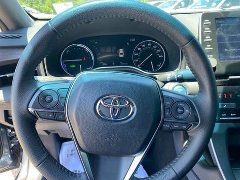 Used 2021 Toyota Avalon XLE w/ Moonroof Package FWD image 11