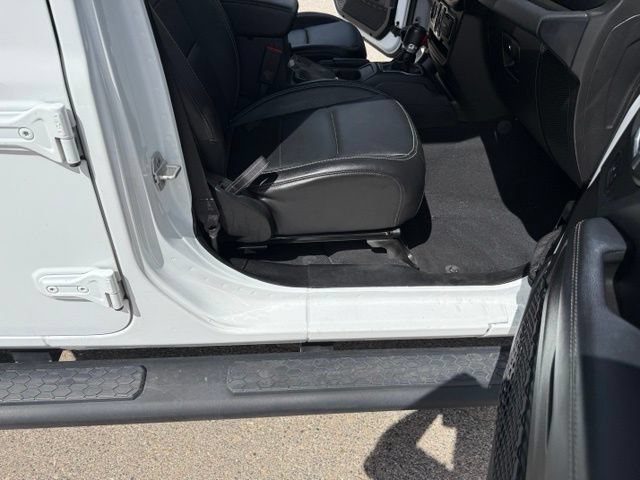 Used 2023 Jeep Wrangler Unlimited Sahara AWD/4WD image 38