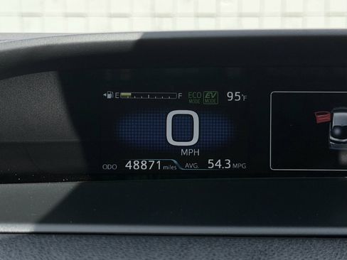 Used 2021 Toyota Prius Prime LE image 18