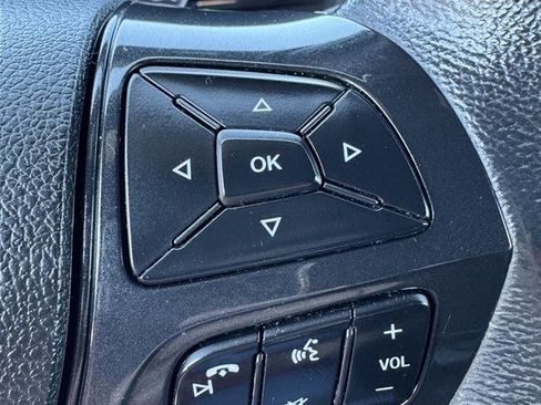 Used 2017 Ford Explorer XLT w/ Equipment Group 202A AWD/4WD image 22