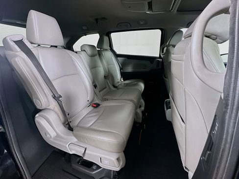 Used 2018 Honda Odyssey Elite image 14