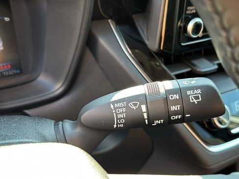 Used 2022 Toyota Corolla Cross LE AWD/4WD image 17