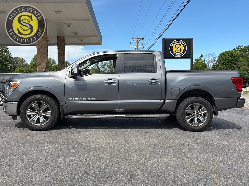 Used 2018 Nissan Titan SL w/ Chrome Package AWD/4WD image 3