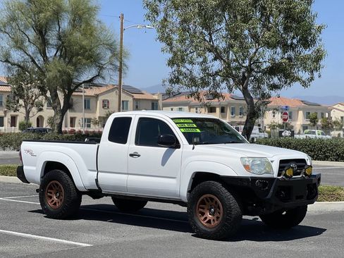 Used 2010 Toyota Tacoma PreRunner RWD image 4