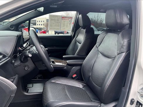 Used 2025 Toyota Sienna Platinum image 24