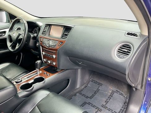 Used 2020 Nissan Pathfinder Platinum image 31