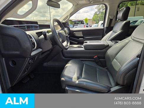 Used 2025 Ford Expedition Active AWD/4WD image 4