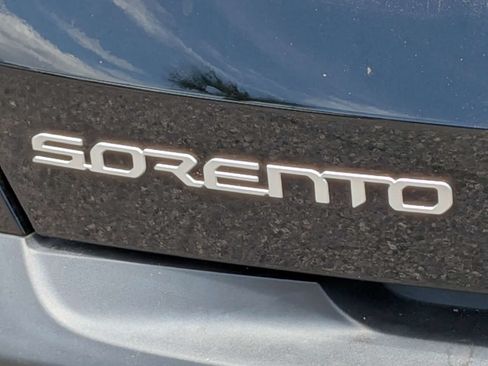 Used 2023 Kia Sorento LX FWD image 8