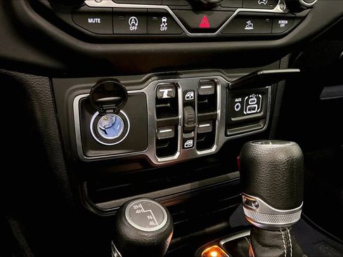 Used 2021 Jeep Gladiator Overland AWD/4WD image 17