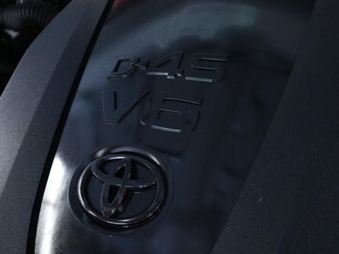 Used 2022 Toyota Tacoma SR5 RWD image 8