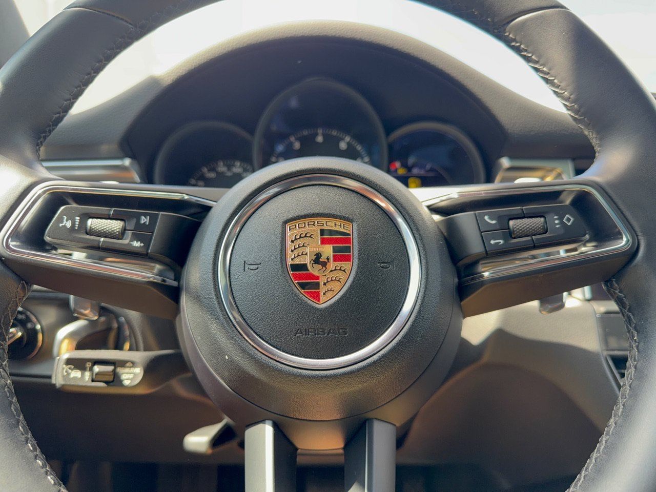 Certified 2024 Porsche Macan AWD/4WD image 10
