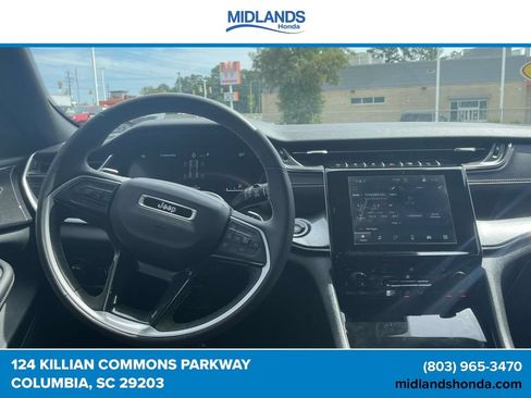Used 2023 Jeep Grand Cherokee Altitude RWD image 12