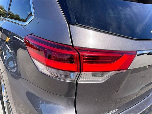 Used 2019 Toyota Highlander Limited Platinum AWD/4WD image 33