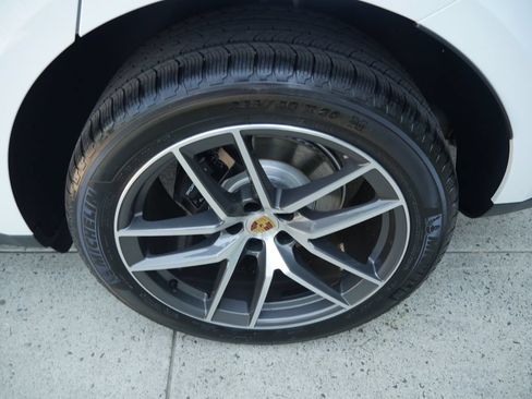 New 2026 Porsche Macan AWD/4WD image 13