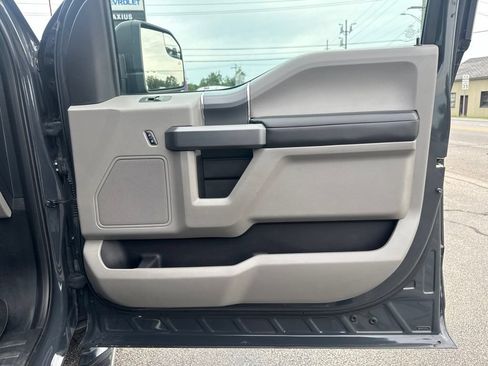 Used 2017 Ford F150 XLT w/ Equipment Group 302A Luxury AWD/4WD image 22