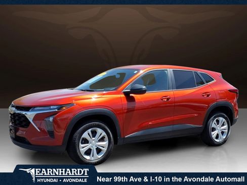 Used 2024 Chevrolet Trax LS FWD image 1