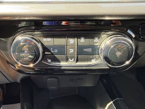 Used 2025 Chevrolet Trax ACTIV image 23