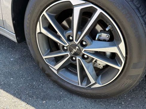 Used 2024 Kia Forte LXS w/ LXS Technology Package FWD image 4