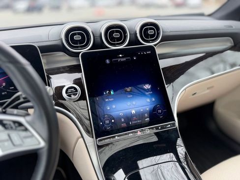 Used 2024 Mercedes-Benz GLC 300 4MATIC image 18