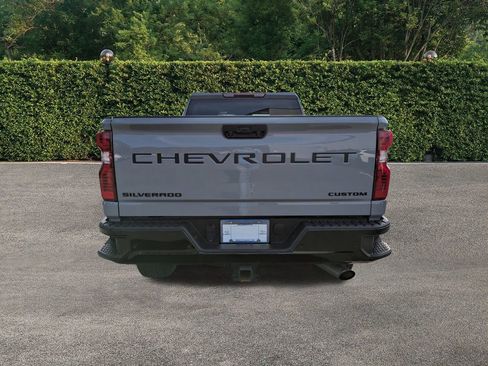 Used 2024 Chevrolet Silverado 2500 Custom w/ Custom Value Package image 5