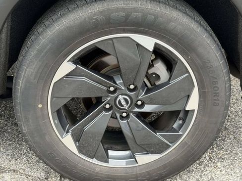 Used 2024 Nissan Rogue SV FWD image 16