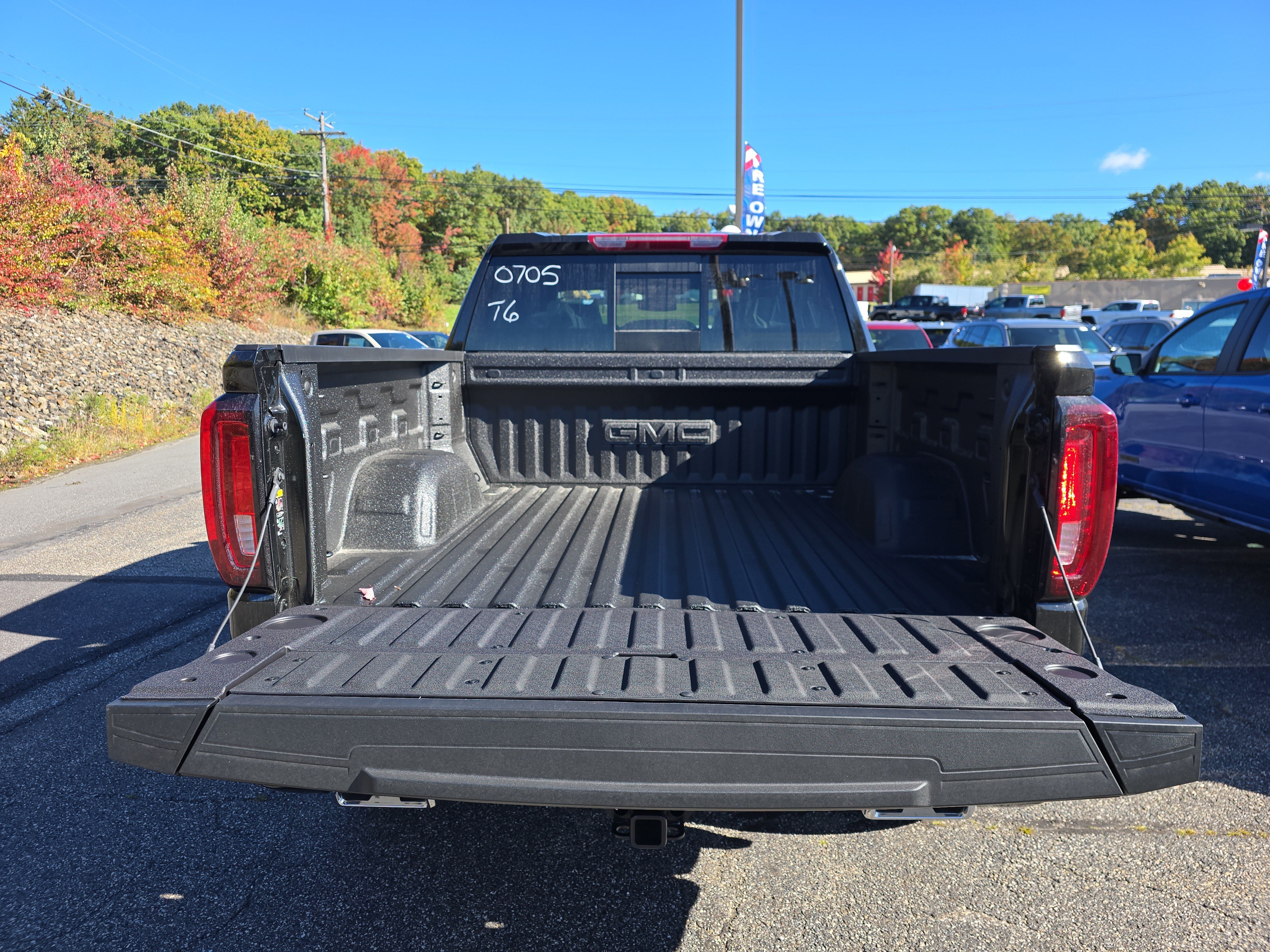New 2026 GMC Sierra 1500 AT4 w/ LPO, Black Badging Package AWD/4WD image 4