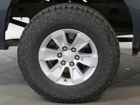 Used 2020 Chevrolet Silverado 1500 LT AWD/4WD image 13