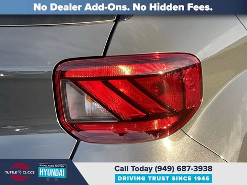 Certified 2025 Hyundai Venue SEL image 9