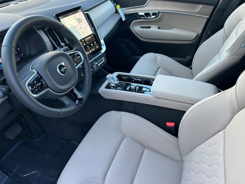 New 2026 Volvo XC90 B6 Core image 8