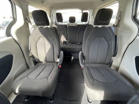 Used 2023 Chrysler Voyager LX image 39