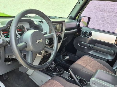 Used 2009 Jeep Wrangler Unlimited Rubicon w/ Trailer Tow Group AWD/4WD image 25