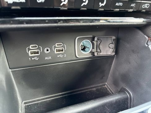 Used 2025 Jeep Grand Cherokee Laredo AWD/4WD image 24