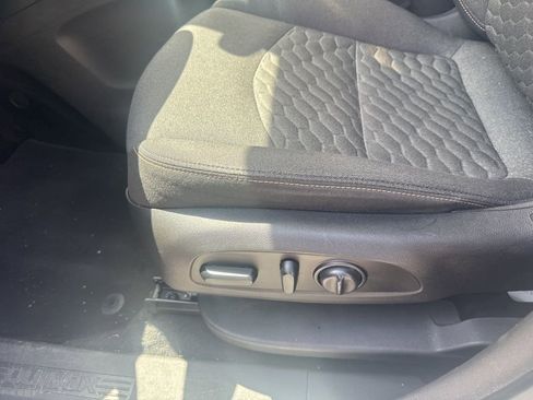 Used 2018 Chevrolet Equinox LT image 17