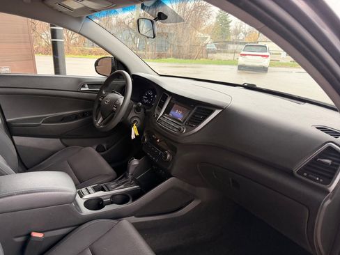 Used 2017 Hyundai Tucson SE AWD/4WD image 16