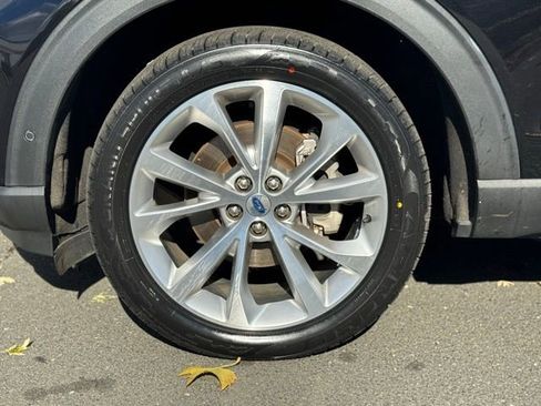 Certified 2023 Ford Explorer Platinum w/ Technology Package image 10