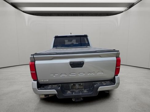 Used 2025 Toyota Tacoma SR5 AWD/4WD image 4