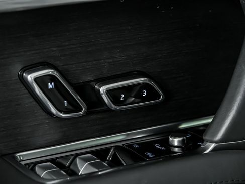 Used 2024 Land Rover Range Rover Long Wheelbase Autobiography image 19