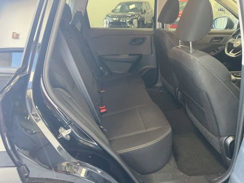 Used 2023 Nissan Rogue S image 11